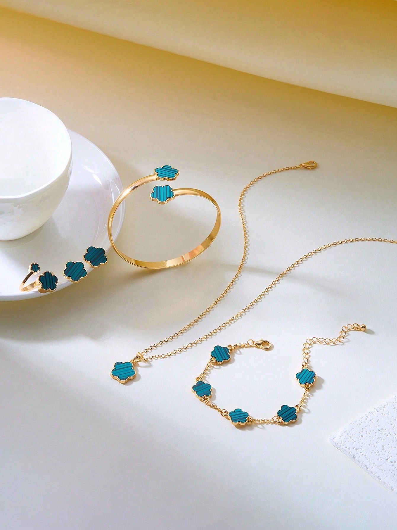 6-Piece Five-Leaf Clover Jewelry Set – Adjustable Necklace, Bracelet, Earrings & Ring (Zinc Alloy, Peel-Off Film Included)