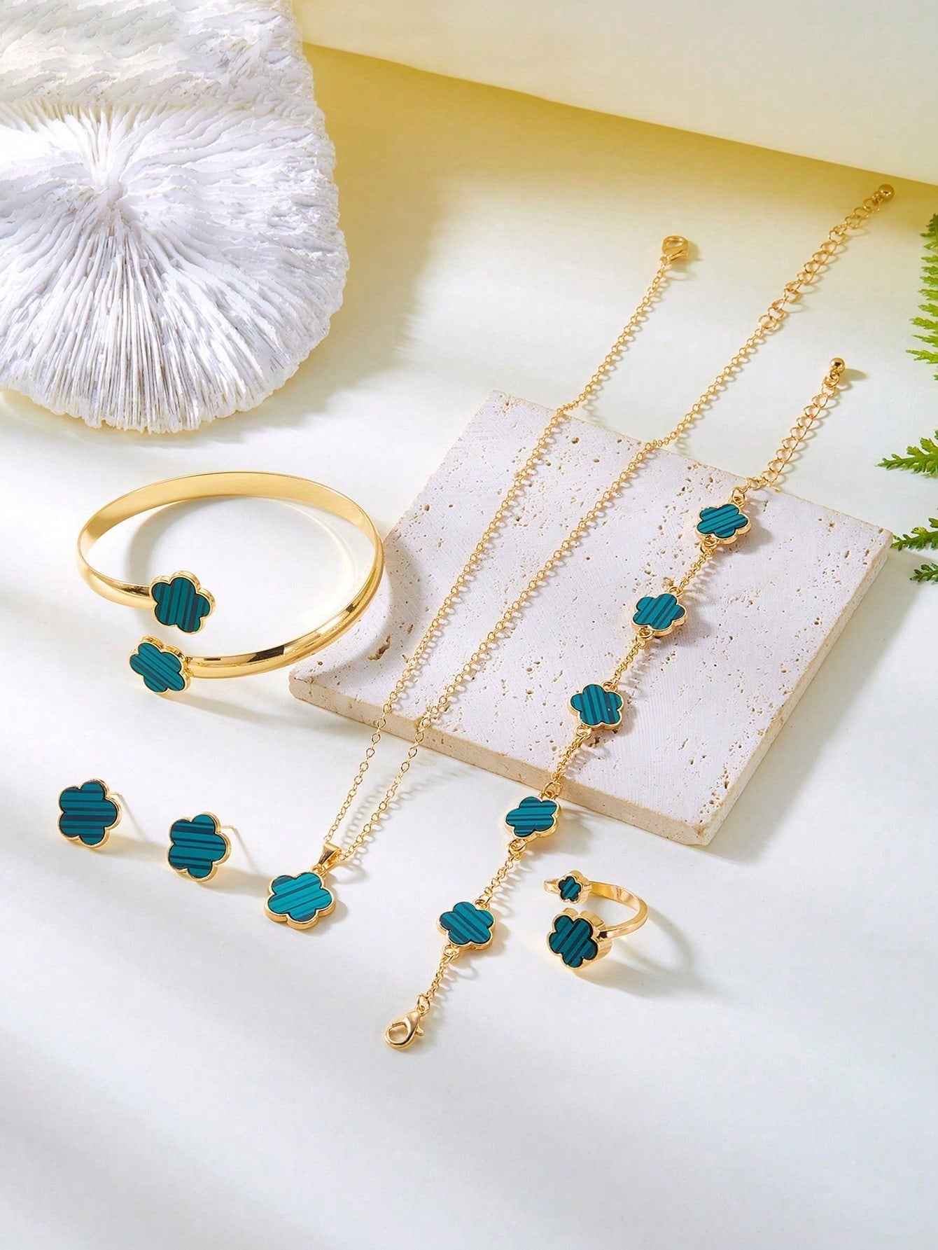 6-Piece Five-Leaf Clover Jewelry Set – Adjustable Necklace, Bracelet, Earrings & Ring (Zinc Alloy, Peel-Off Film Included)