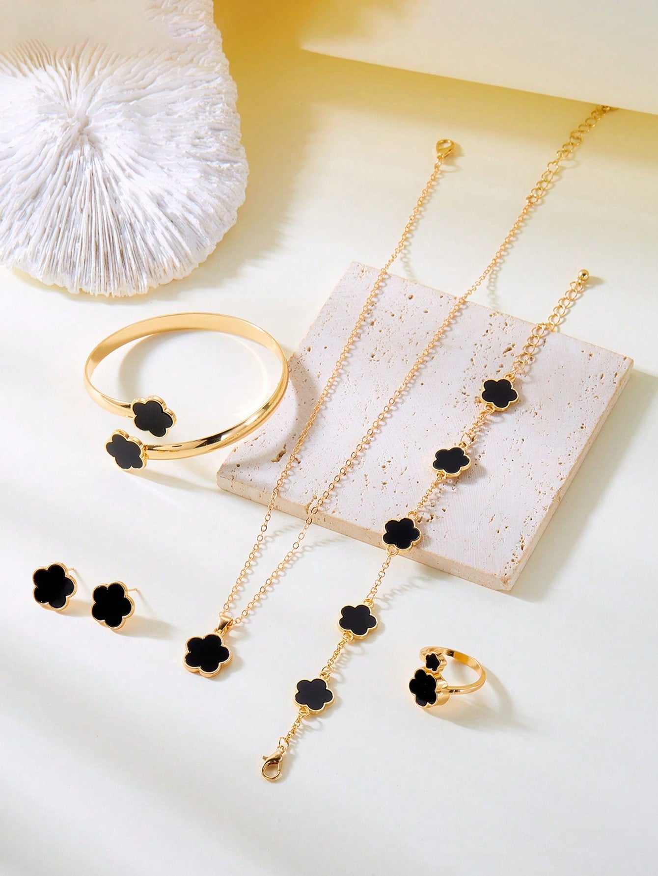6-Piece Five-Leaf Clover Jewelry Set – Adjustable Necklace, Bracelet, Earrings & Ring (Zinc Alloy, Peel-Off Film Included)